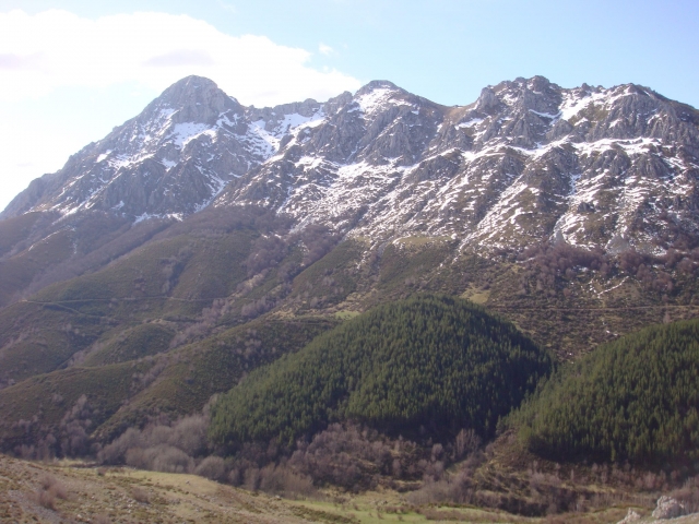Dintorni della grotta di Llamazares 